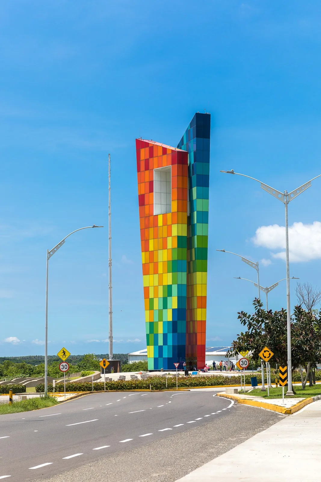 Monumento Ventana al Mundo en Barranquilla, parada del tour.